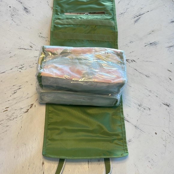 Thirty-One NWT Roll Call Organizer in Morning Floral. - Picture 4 of 6